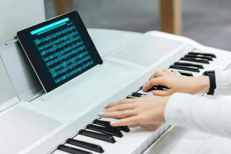 Đàn Piano Điện và Đàn Piano Cơ khác nhau như thế nào? Nên chọn đàn piano như thế nào cho người mới?