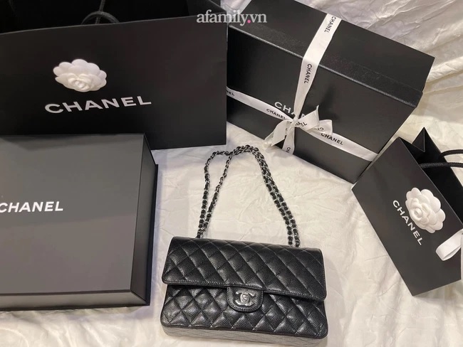 Những chiếc túi Chanel được vô số các tín đồ hàng hiệu săn đón.